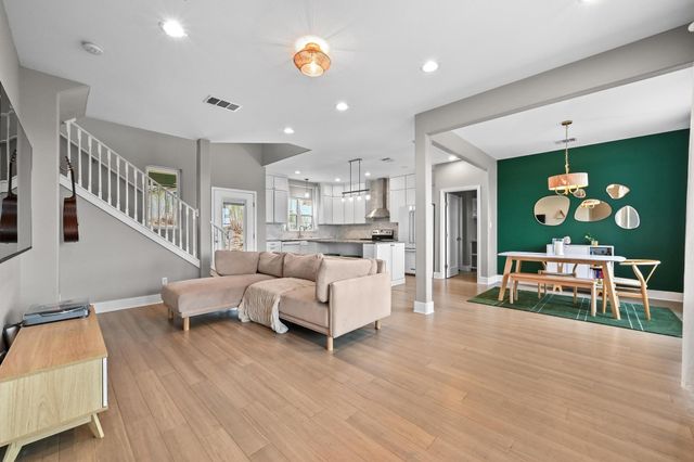 17305 Lake Wood CIR, Dripping Springs, TX 78620