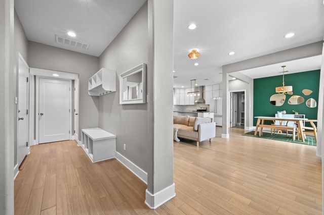 17305 Lake Wood CIR, Dripping Springs, TX 78620