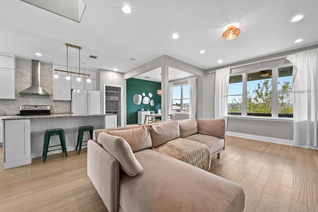 17305 Lake Wood CIR, Dripping Springs, TX 78620