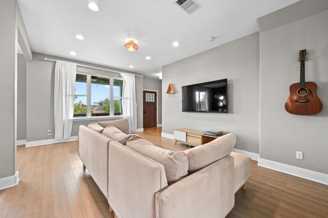 17305 Lake Wood CIR, Dripping Springs, TX 78620