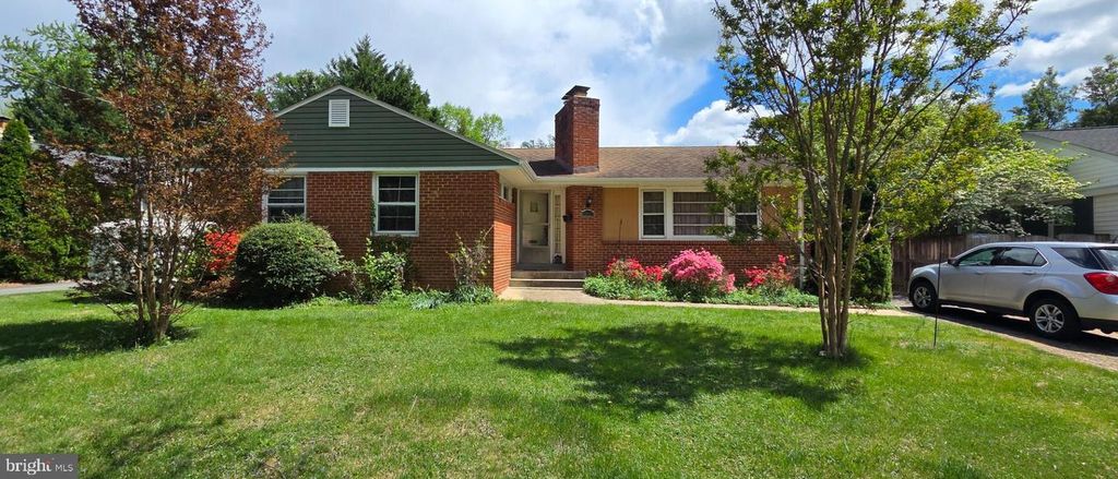 10027 KENSINGTON PKWY, Kensington, MD 20895