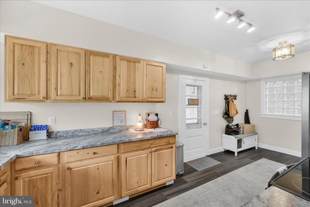 18 S JACKSON ST, Pottsville, PA 17901