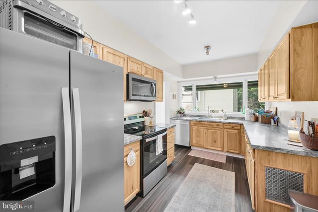 18 S JACKSON ST, Pottsville, PA 17901