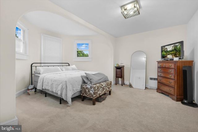 18 S JACKSON ST, Pottsville, PA 17901