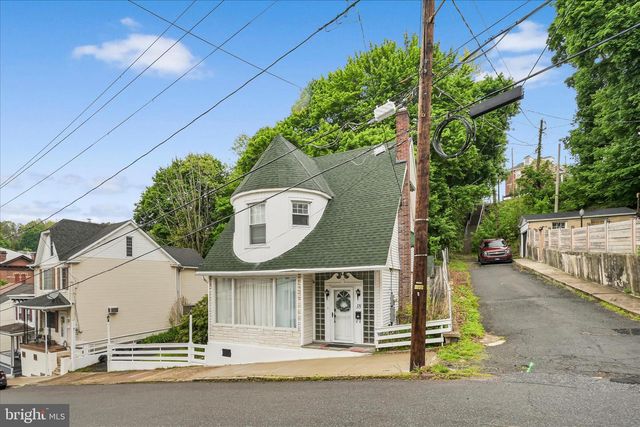 18 S JACKSON ST, Pottsville, PA 17901