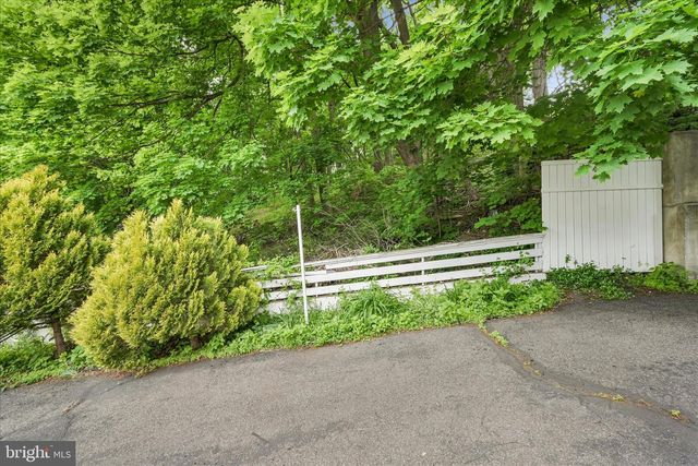18 S JACKSON ST, Pottsville, PA 17901