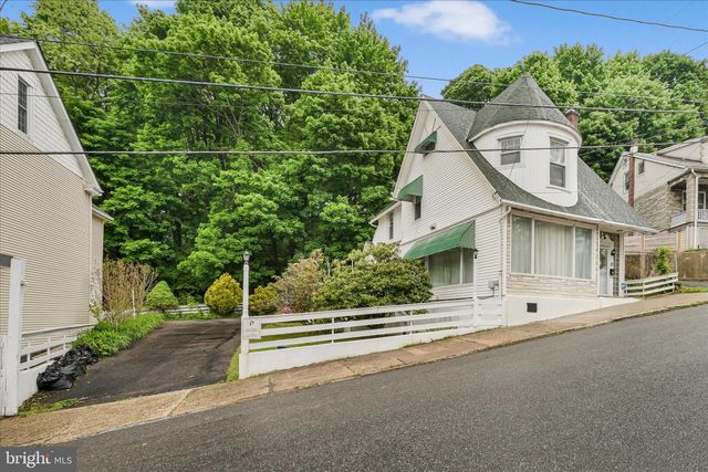 18 S JACKSON ST, Pottsville, PA 17901