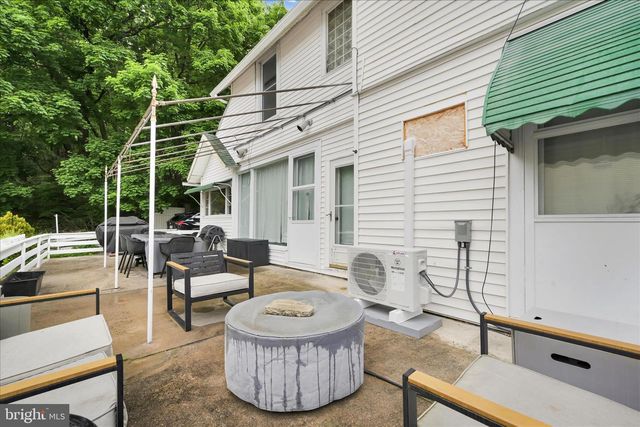 18 S JACKSON ST, Pottsville, PA 17901