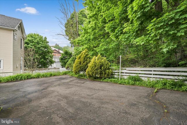 18 S JACKSON ST, Pottsville, PA 17901