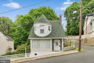 18 S JACKSON ST, Pottsville, PA 17901
