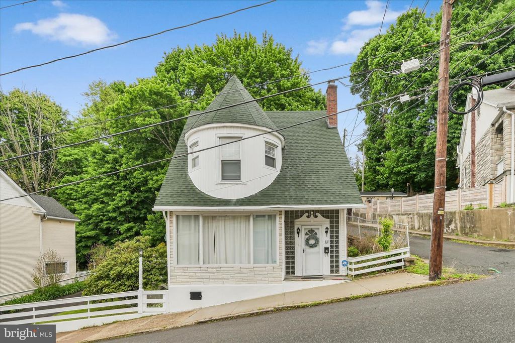 18 S JACKSON ST, Pottsville, PA 17901