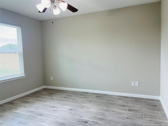 47 Road 5103, Cleveland, TX 77327