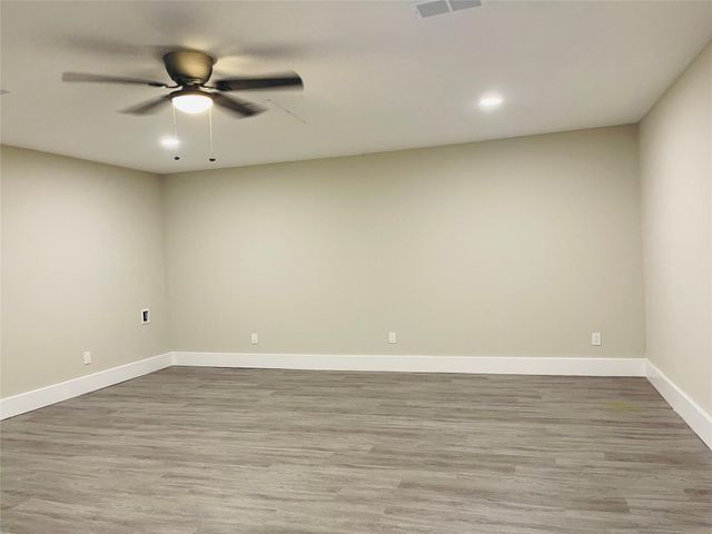 47 Road 5103, Cleveland, TX 77327