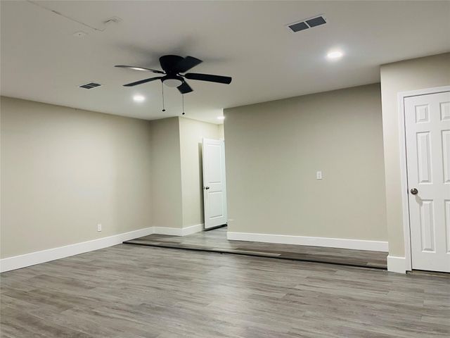 47 Road 5103, Cleveland, TX 77327