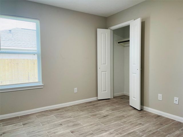 47 Road 5103, Cleveland, TX 77327