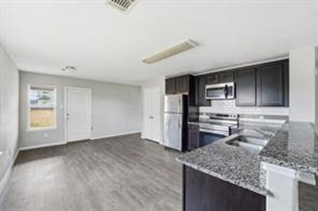 47 Road 5103, Cleveland, TX 77327