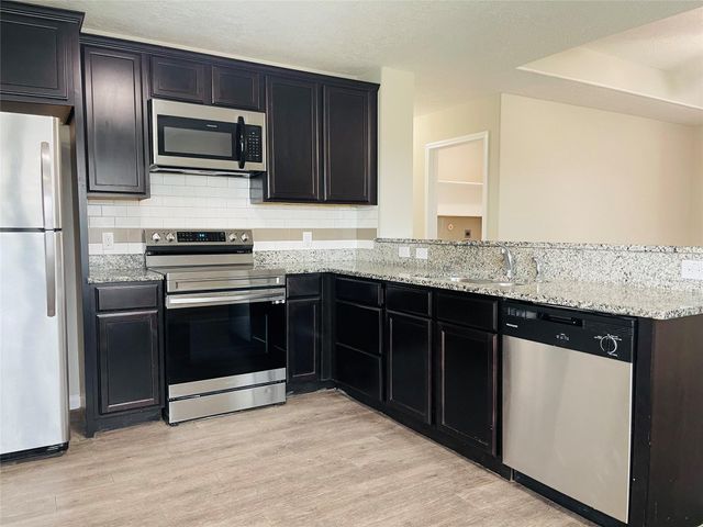 47 Road 5103, Cleveland, TX 77327