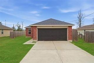 47 Road 5103, Cleveland, TX 77327