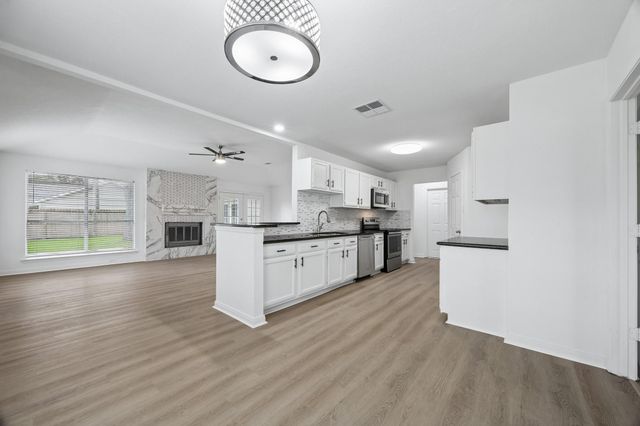 402 Forest Hills Drive, League City, TX 77573