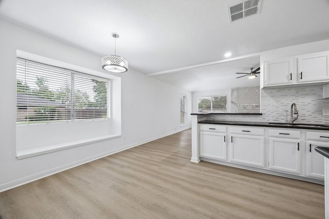 402 Forest Hills Drive, League City, TX 77573