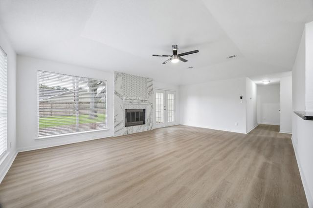 402 Forest Hills Drive, League City, TX 77573