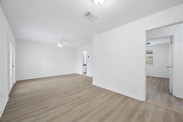 402 Forest Hills Drive, League City, TX 77573