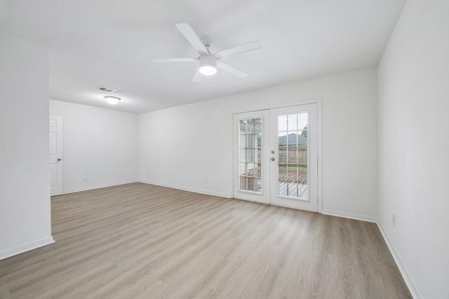 402 Forest Hills Drive, League City, TX 77573