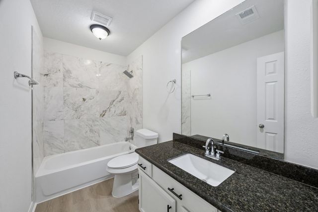 402 Forest Hills Drive, League City, TX 77573