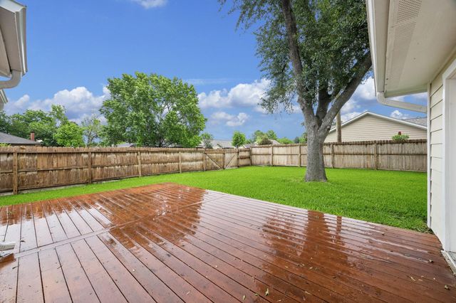 402 Forest Hills Drive, League City, TX 77573