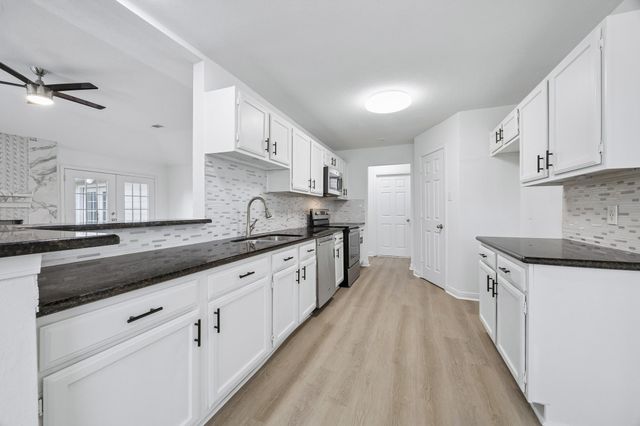 402 Forest Hills Drive, League City, TX 77573