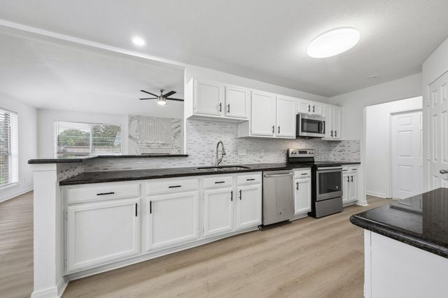 402 Forest Hills Drive, League City, TX 77573
