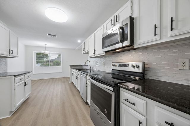 402 Forest Hills Drive, League City, TX 77573