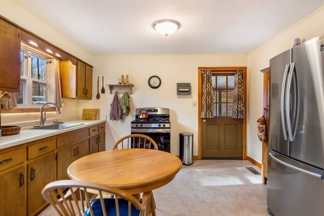 82 Dawgs Drive, Mineral Bluff, GA 30559