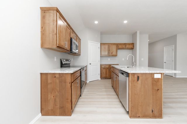 718 Swiss Road, Marshfield, MO 65706