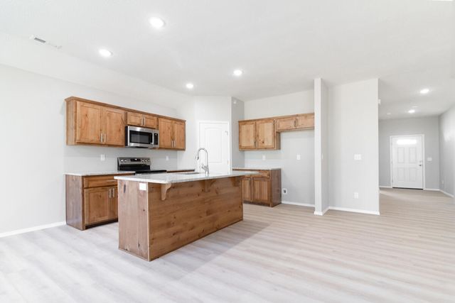 718 Swiss Road, Marshfield, MO 65706