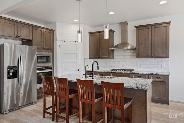 827 Mossview Ave, Twin Falls, ID 83301