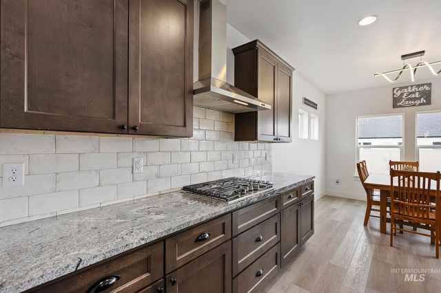 827 Mossview Ave, Twin Falls, ID 83301