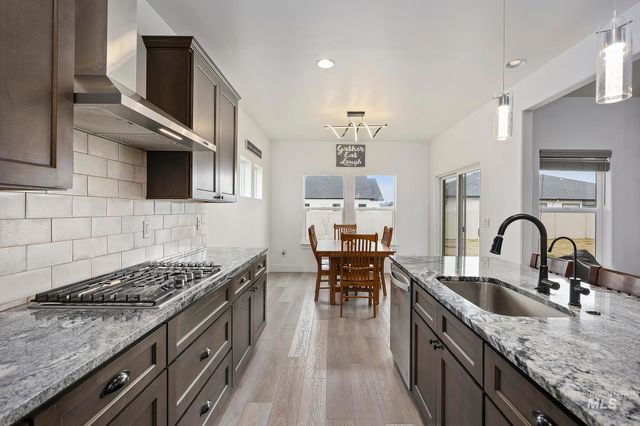 827 Mossview Ave, Twin Falls, ID 83301