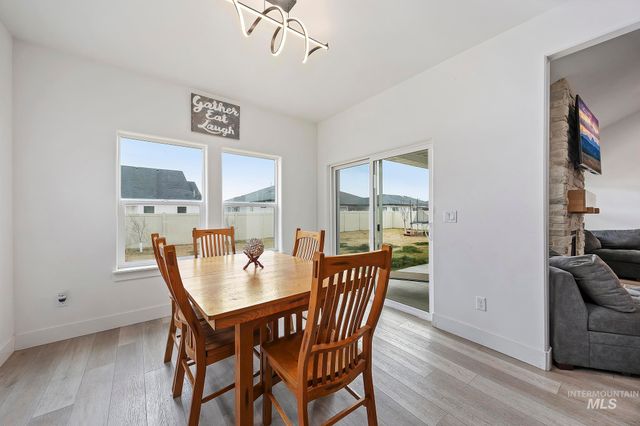 827 Mossview Ave, Twin Falls, ID 83301