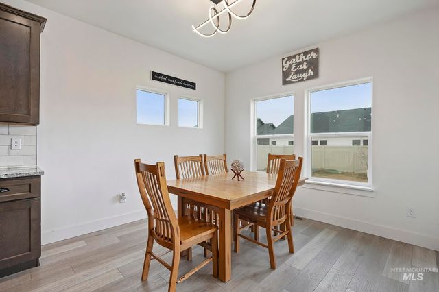 827 Mossview Ave, Twin Falls, ID 83301