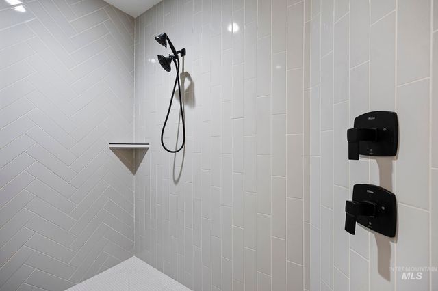 827 Mossview Ave, Twin Falls, ID 83301