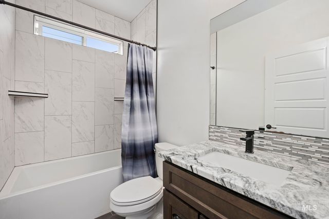 827 Mossview Ave, Twin Falls, ID 83301