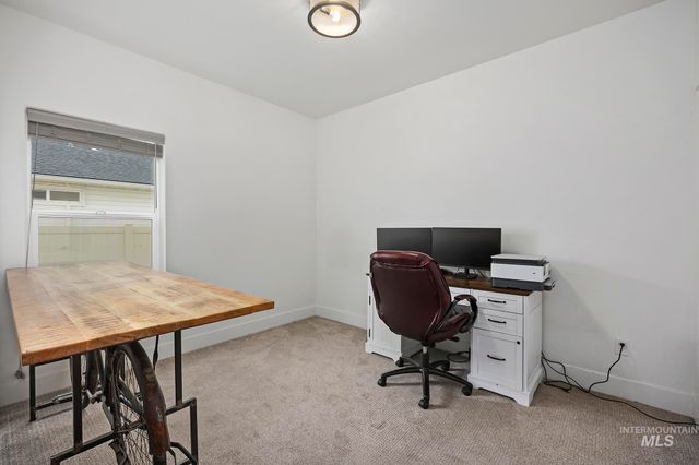 827 Mossview Ave, Twin Falls, ID 83301