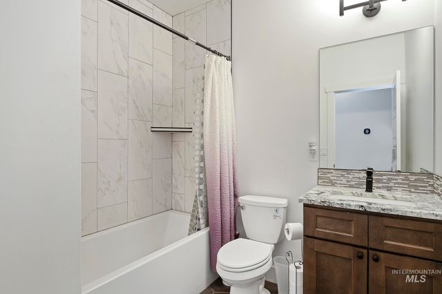 827 Mossview Ave, Twin Falls, ID 83301