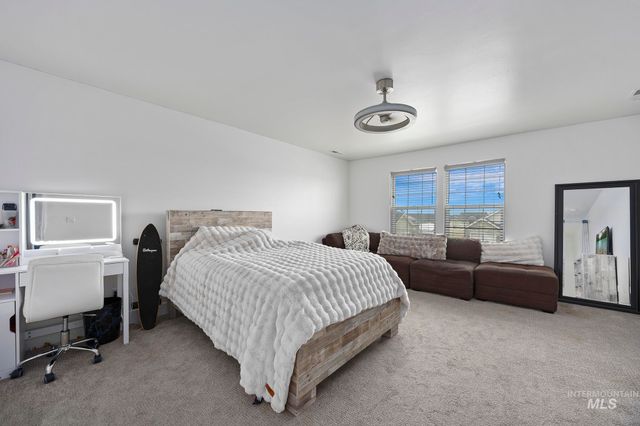 827 Mossview Ave, Twin Falls, ID 83301