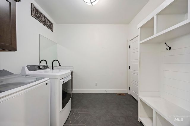 827 Mossview Ave, Twin Falls, ID 83301