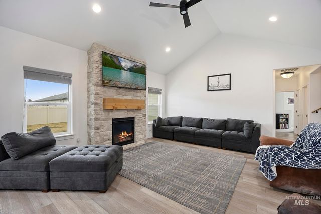 827 Mossview Ave, Twin Falls, ID 83301