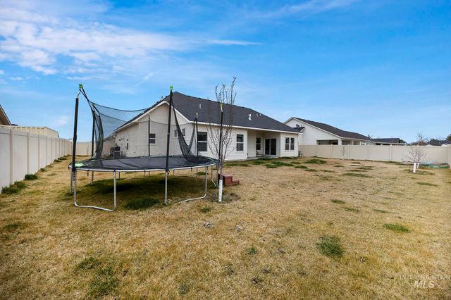827 Mossview Ave, Twin Falls, ID 83301