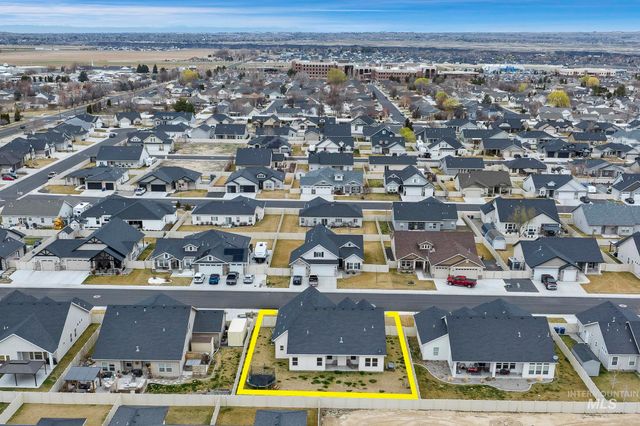 827 Mossview Ave, Twin Falls, ID 83301