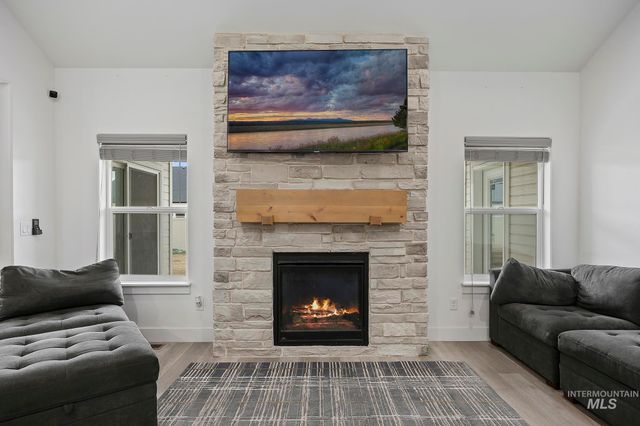 827 Mossview Ave, Twin Falls, ID 83301